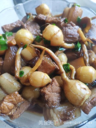 茨菇炖肉的做法