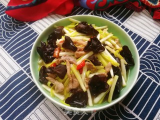 蒜黄木耳炒肉丝的做法