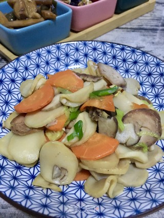 腊肠炒杏鲍菇的做法