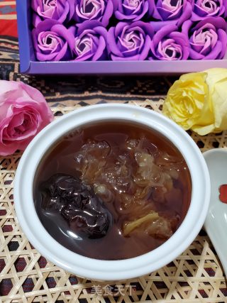 黑糖炖红枣银耳的做法