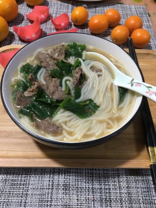 牛肉香芹汤粉的做法
