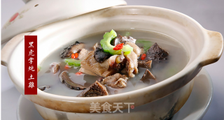 黑虎掌菌炖鸡的做法