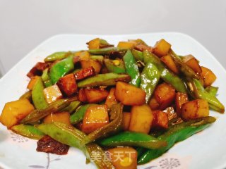 #腊味#豆角土豆炒红肠的做法