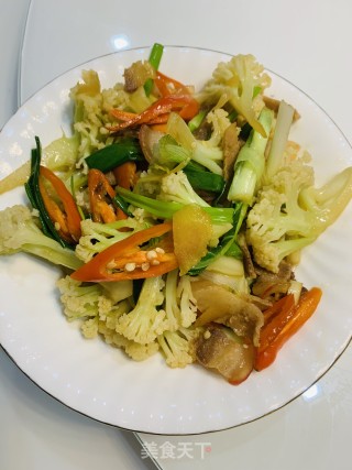 五花肉炒花菜的做法