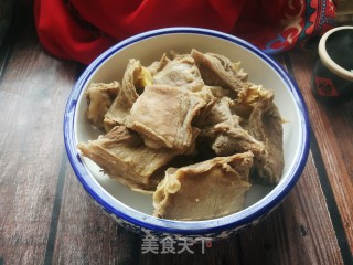 清煮带骨羊肉的做法