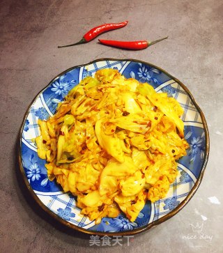 老干妈爆炒圆白菜的做法