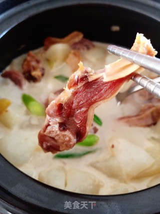 腊鸭腿焖萝卜的做法