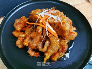 色泽金黄，口味酸甜，年夜饭中翘楚轰轰锅包肉