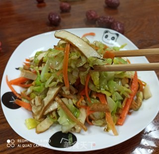 包菜胡萝卜炒香干的做法