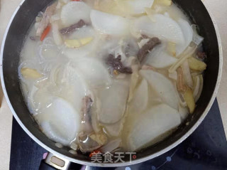 冬天进补正当时，家庭版牛杂萝卜，汤汁浓郁，营养价值高的做法