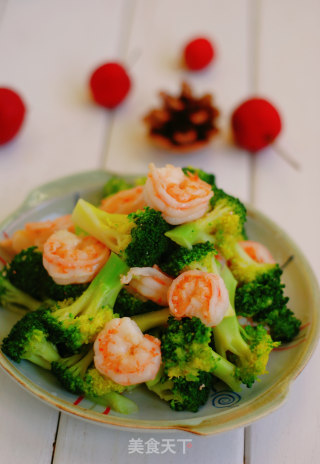 西兰花炒虾球的做法