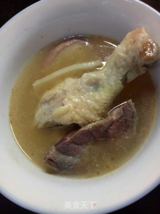 火腿响螺炖鸡腿的做法