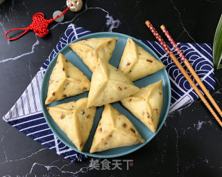 红枣核桃芝麻糖三角的做法