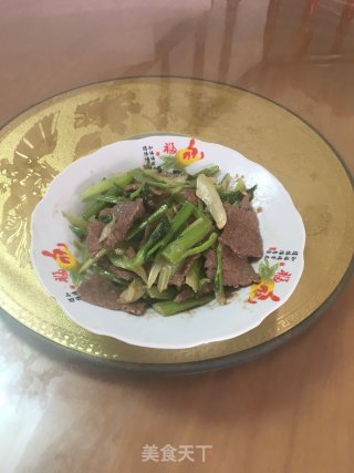 香芹炒牛肉的做法