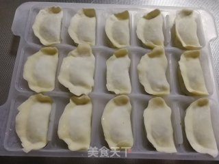 巴沙鱼猪肉四鲜馅儿饺子的做法