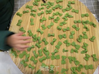 菠菜蝴蝶面的做法