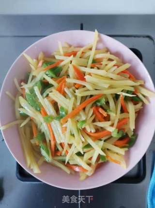 青椒土豆胡萝卜丝的做法