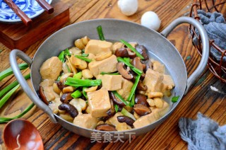 豆腐炖双菇的做法