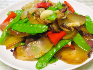 青豆炒腊肉的做法