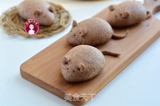 黑全麦老鼠馒头的做法