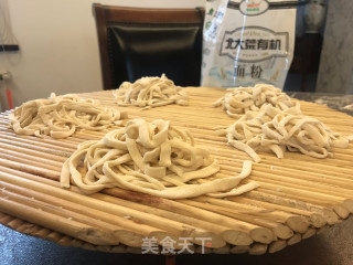 鸡蛋手擀面的做法