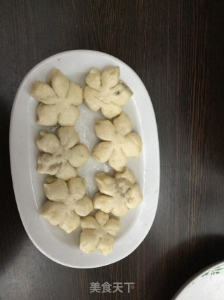 肉馅小花包的做法