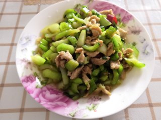 青菜梗炒肉的做法