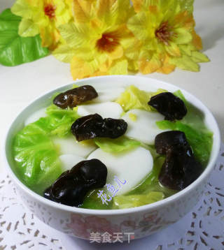 黑木耳圆白菜年糕汤的做法
