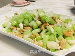 西芹腰果百合的做法