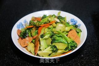 西兰花炒火腿肠的做法