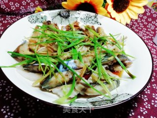 五花肉蒸鱼干的做法