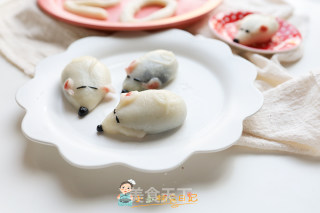 卡通老鼠麻心汤圆的做法