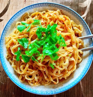 油泼手擀面的做法