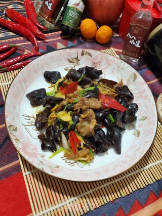 牛肉炒黑木耳的做法