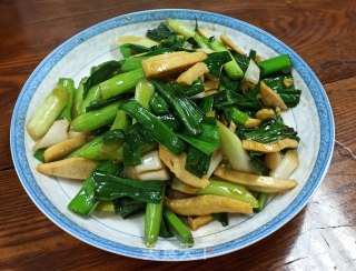 青蒜炒白干的做法
