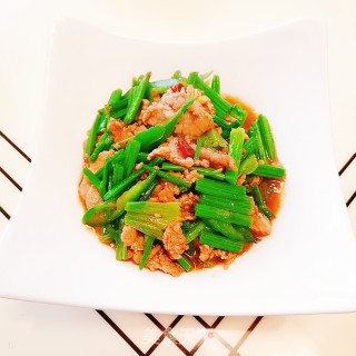 芹菜梗炒牛肉的做法