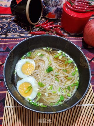香葱鸡蛋面的做法