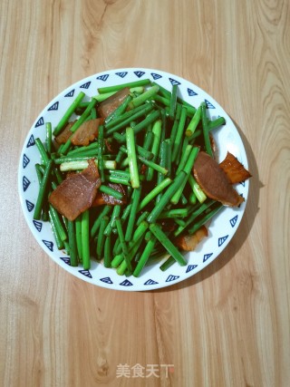 腊肉炒蒜苔的做法