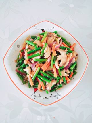 鸡肉香菇炒蒜苔的做法