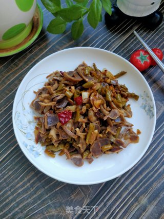 酸豆角炒鸡胗的做法