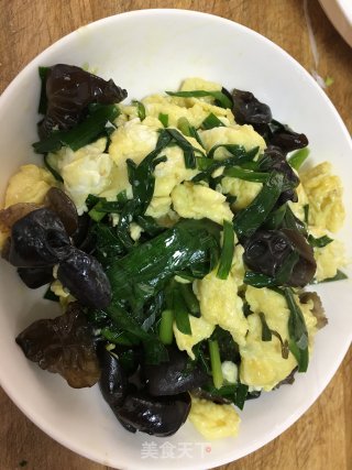 木耳韭菜炒鸡蛋的做法