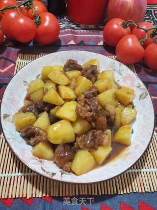 土豆焖牛腩的做法