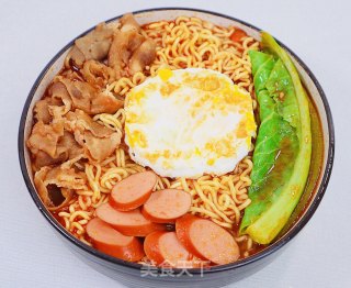 「泡面最最最最顶.配吃.法????番茄肥牛面」的做法