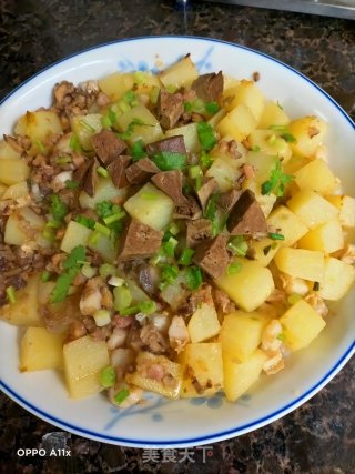 爆炒土豆蒸饭的做法