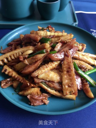 腊兔肉炒笋尖的做法