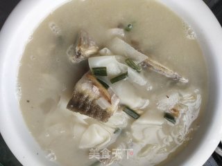 酸笋鱼汤的做法