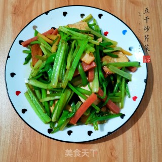 豆干炒芹菜的做法