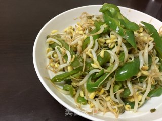 绿豆芽炒青辣椒的做法