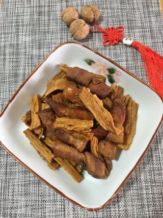 腐竹烧肉的做法