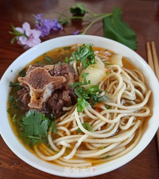 西红柿土豆牛尾汤面的做法
